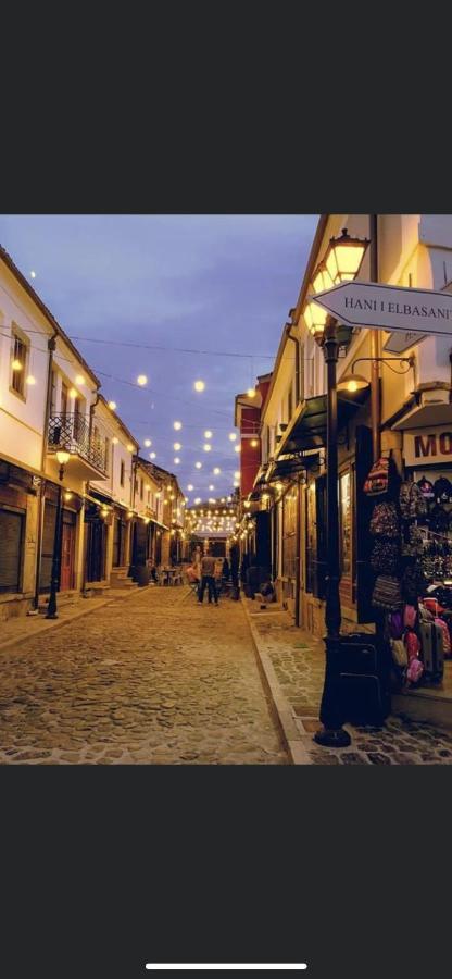Tradicional Bazaar Home Korce Eksteriør billede