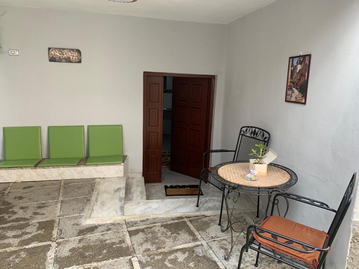 Tradicional Bazaar Home Korce Eksteriør billede