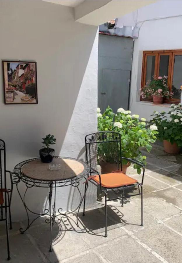 Tradicional Bazaar Home Korce Eksteriør billede
