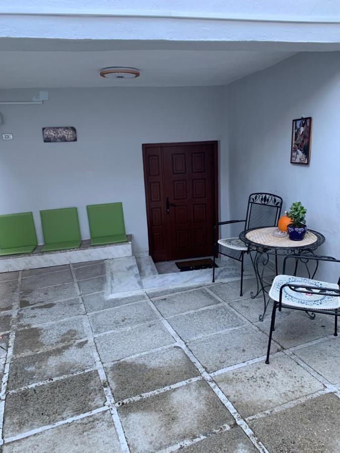 Tradicional Bazaar Home Korce Eksteriør billede